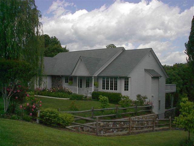 193 McIntosh Road Roanoke, VA 24019 - Photo 1 of 1 Front of House