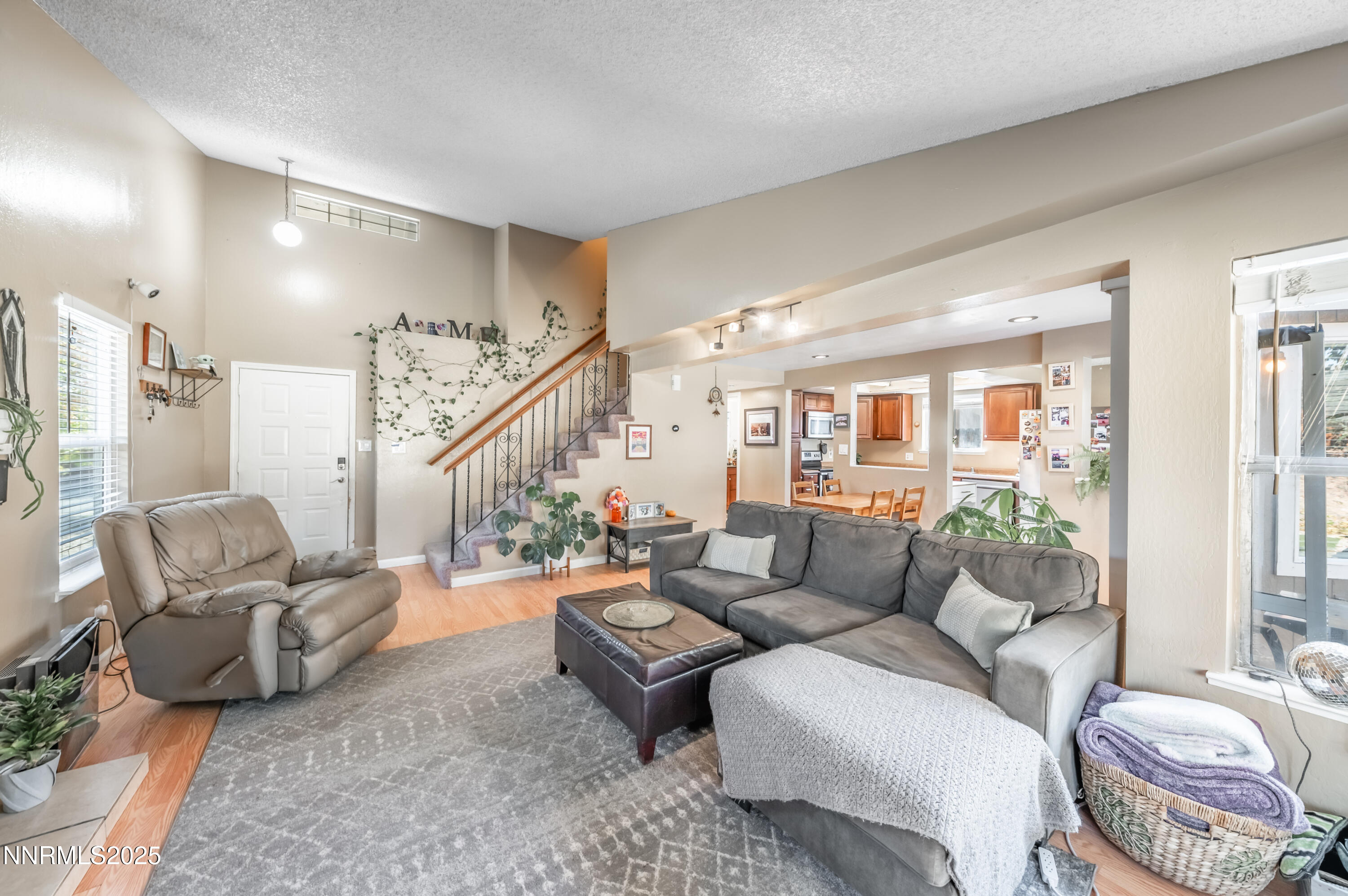 1185 Westlake Road Reno, NV 89523 - Photo 7 of 26 a living room with furniture and a potted plant