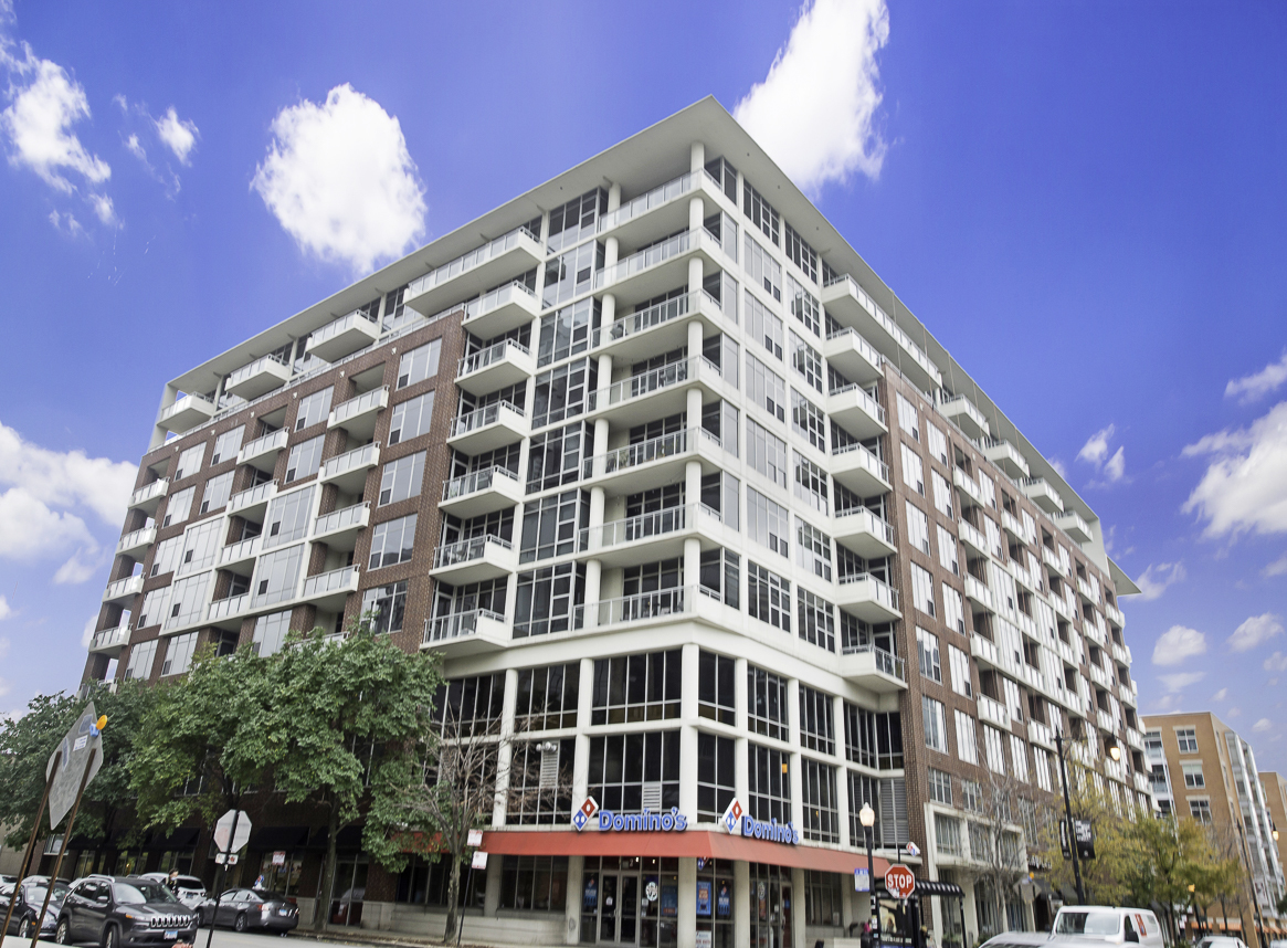 901 West Madison Street, Unit 818 Chicago, IL 60607 - Photo 1 of 26 a front view of a building