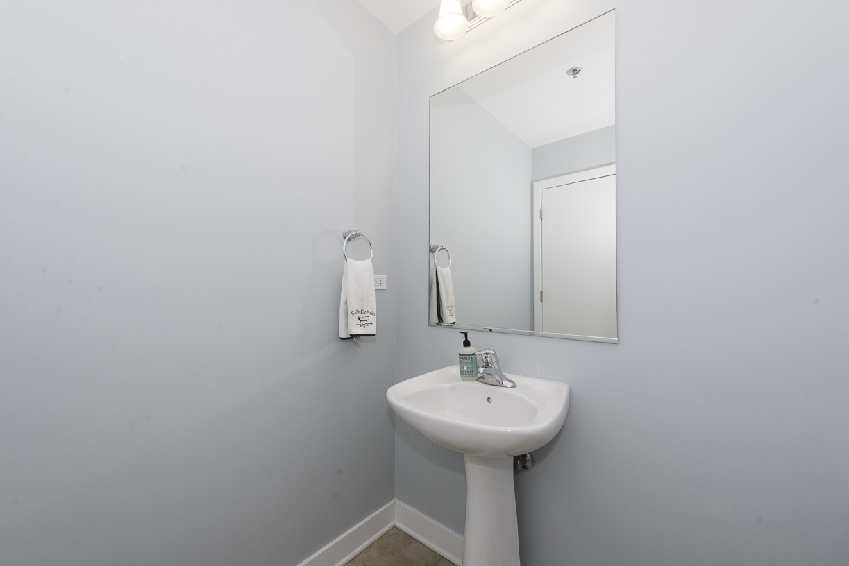 901 West Madison Street, Unit 818 Chicago, IL 60607 - Photo 17 of 26 a bathroom with a sink and mirror