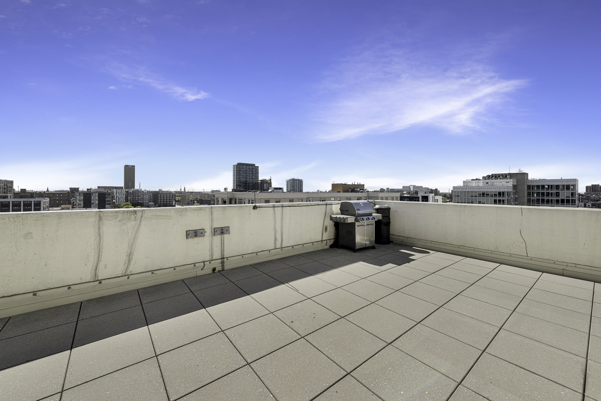 901 West Madison Street, Unit 818 Chicago, IL 60607 - Photo 20 of 26 a view of a terrace