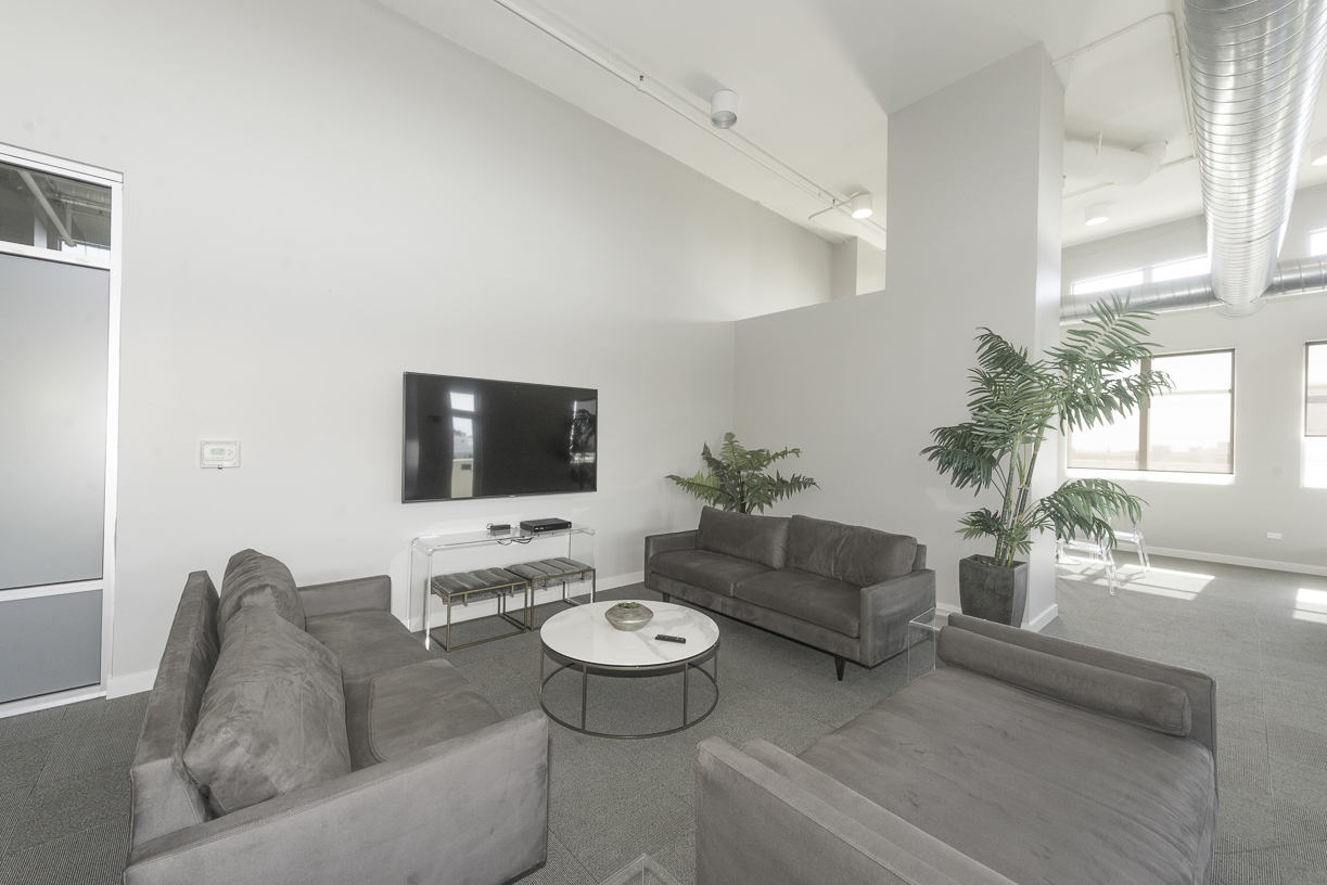 901 West Madison Street, Unit 818 Chicago, IL 60607 - Photo 23 of 26 a living room with furniture and a flat screen tv