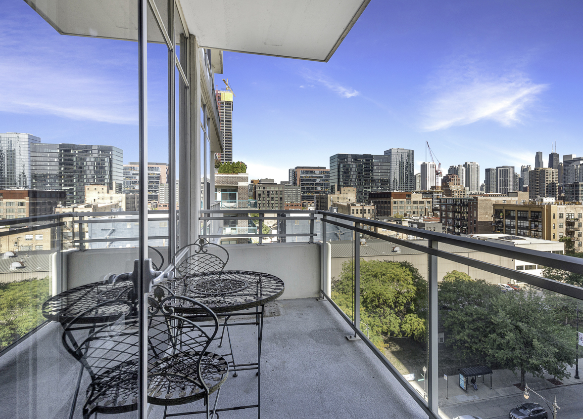 901 West Madison Street, Unit 818 Chicago, IL 60607 - Photo 4 of 26 a city view from a balcony with patio