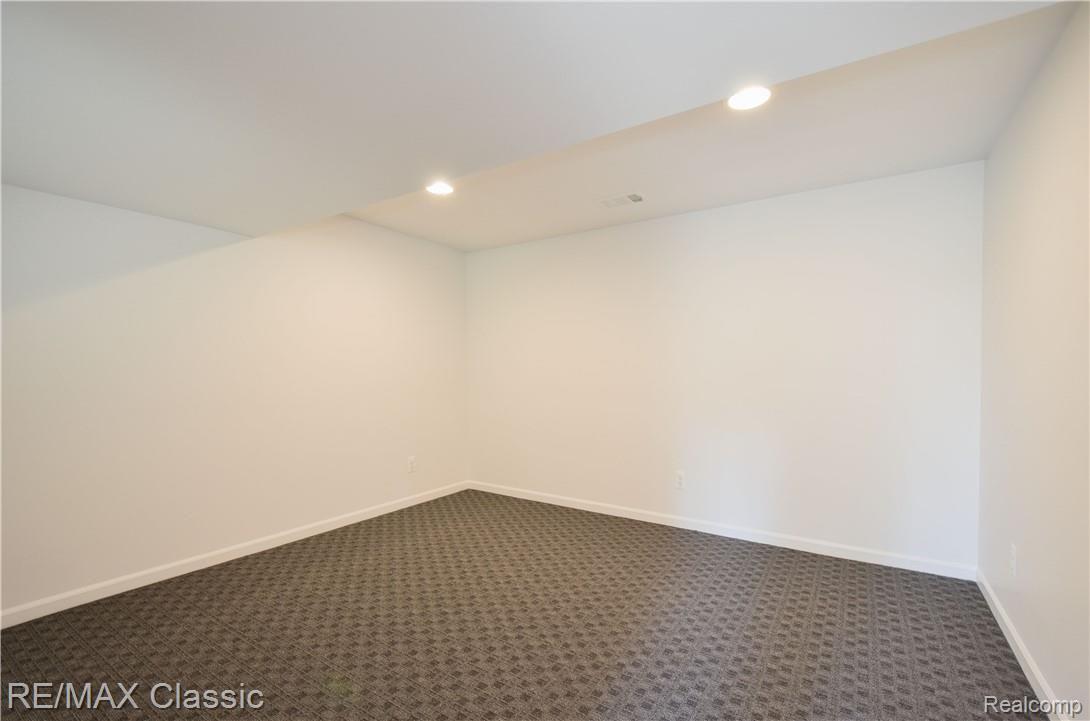 36242 Smithfield Road Farmington, MI 48335 - Photo 33 of 55 36242 Smithfield Rd HDR45.jpg