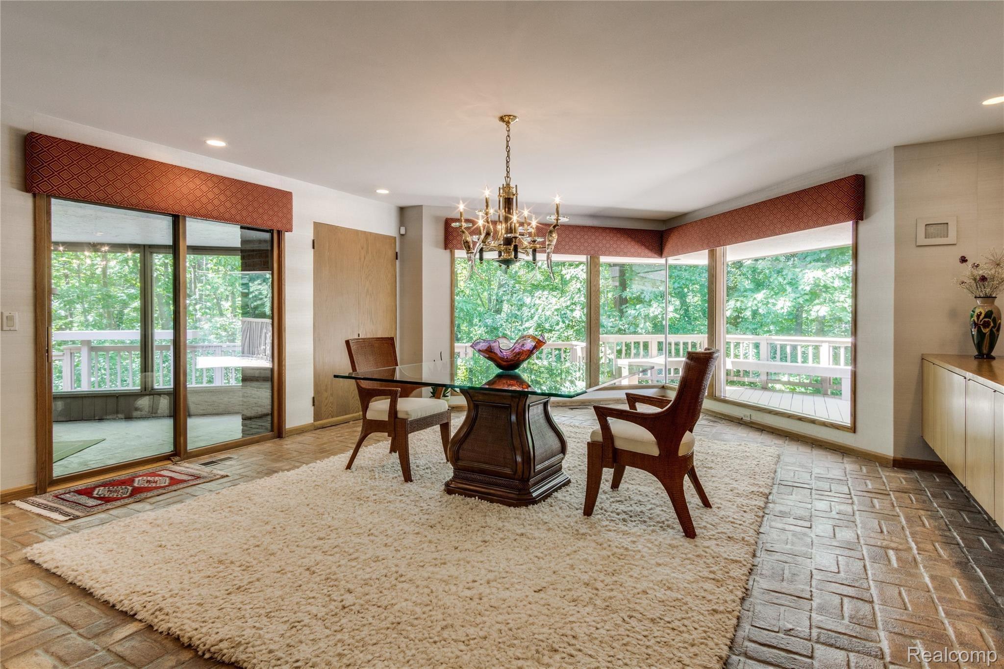 790 South Van Road Holly, MI 48442 - Photo 7 of 52 Interiors (8 of 60).jpg