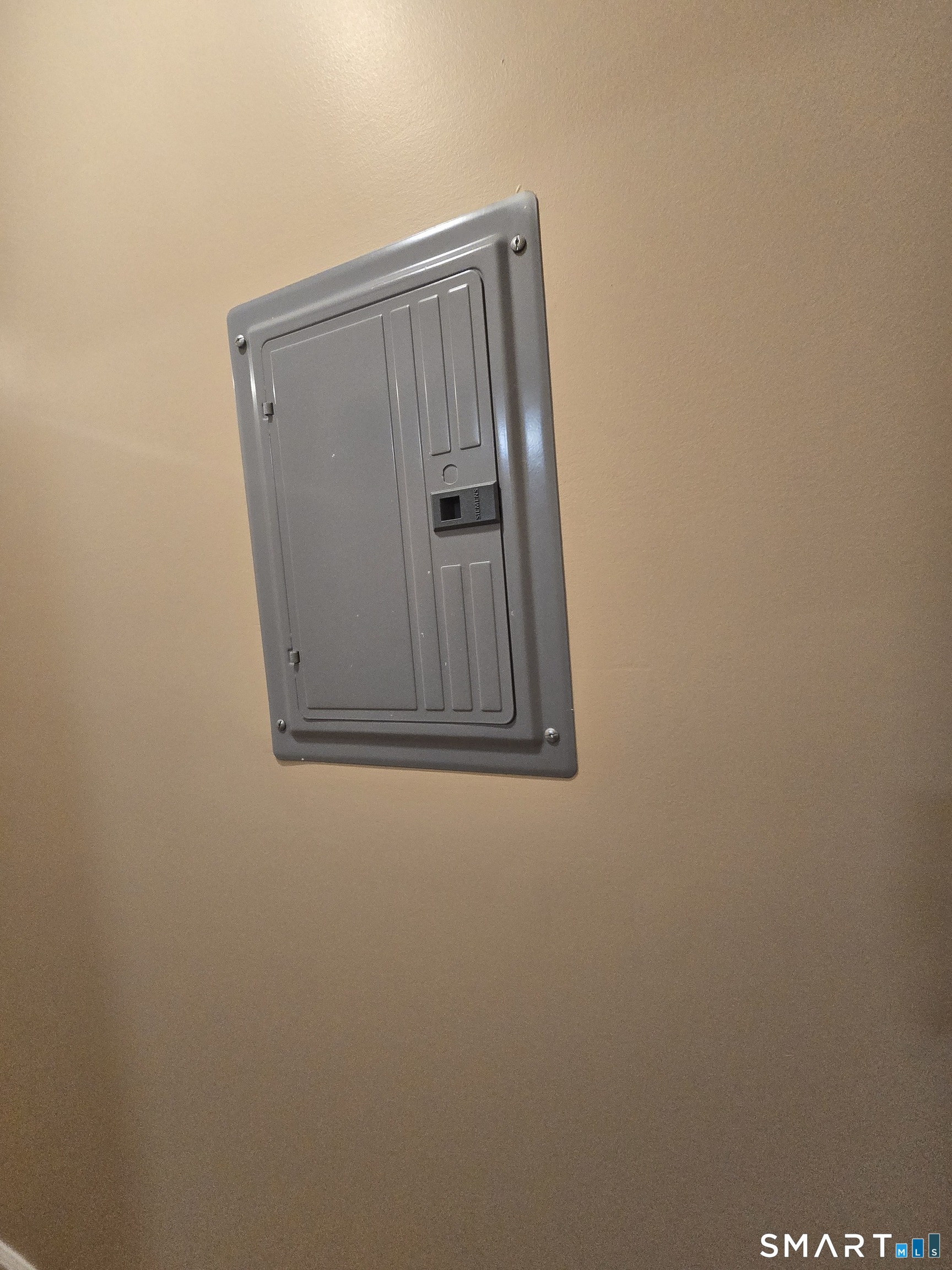 38 Burton Street Hartford, CT 06112 - Photo 7 of 18