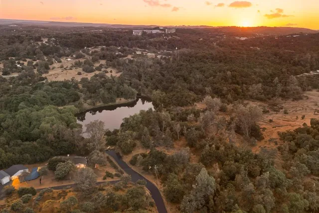 a view of a houses with a yard