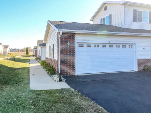 $269,900 | 1612 Commonwealth Drive, Unit 8, Fort Atkinson, WI 53538