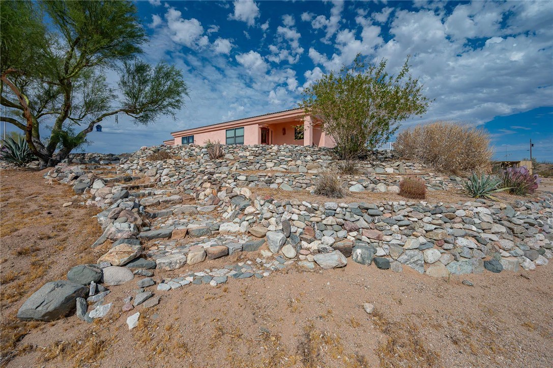 16876 Lawton Road Yucca, AZ 86438 - Photo 7 of 41
