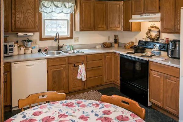 $249,000 | 213 Granada Drive, Kendallville, IN 46755