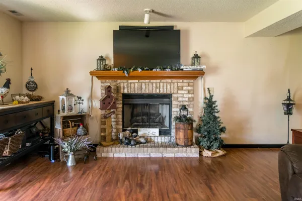 $249,000 | 213 Granada Drive, Kendallville, IN 46755