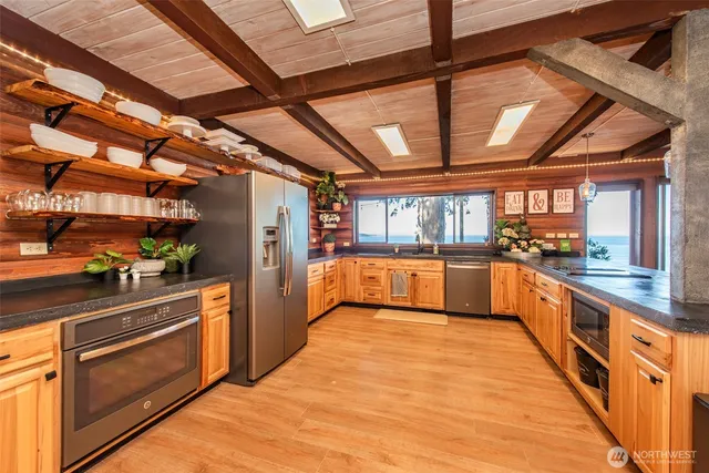 $1,049,000 | 412 Buck Loop Road, Sequim, WA 98382