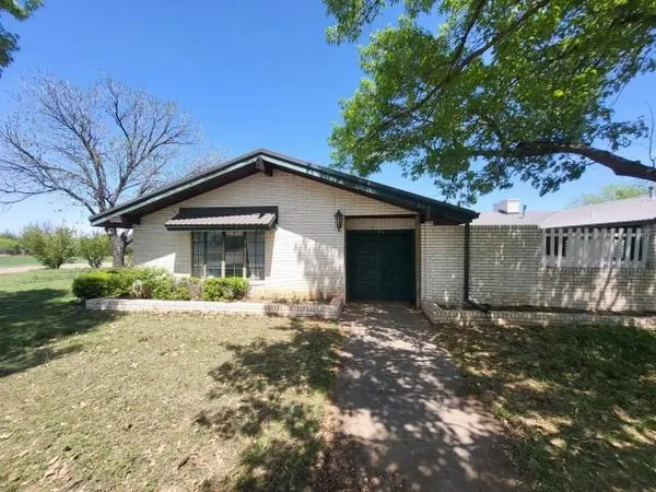 $100,242 | 306 Wade Street, Olney, TX 76374