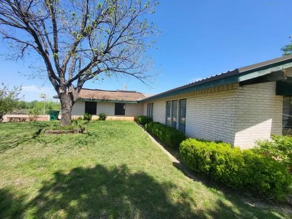 $100,242 | 306 Wade Street, Olney, TX 76374