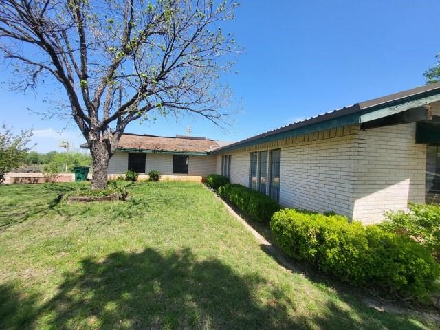 306 Wade Street Olney, TX 76374 - Photo 3 of 22