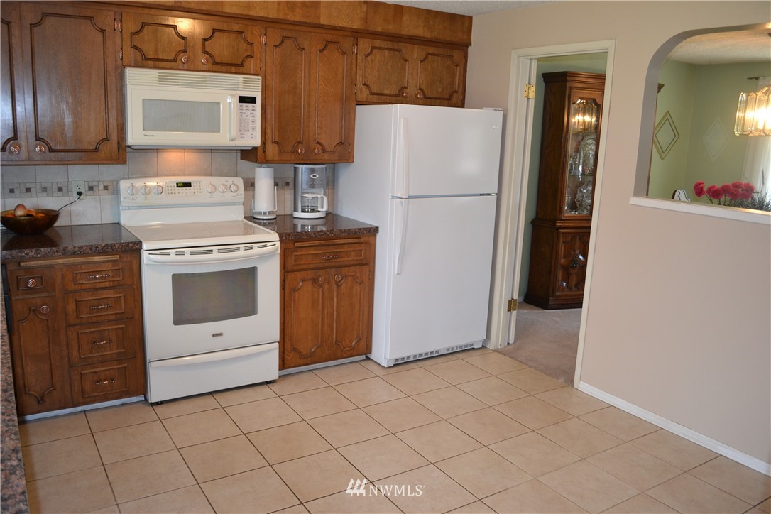 11230 Southeast 182nd Street Renton, WA 98055 - Photo 3 of 15 Gallery Image 3