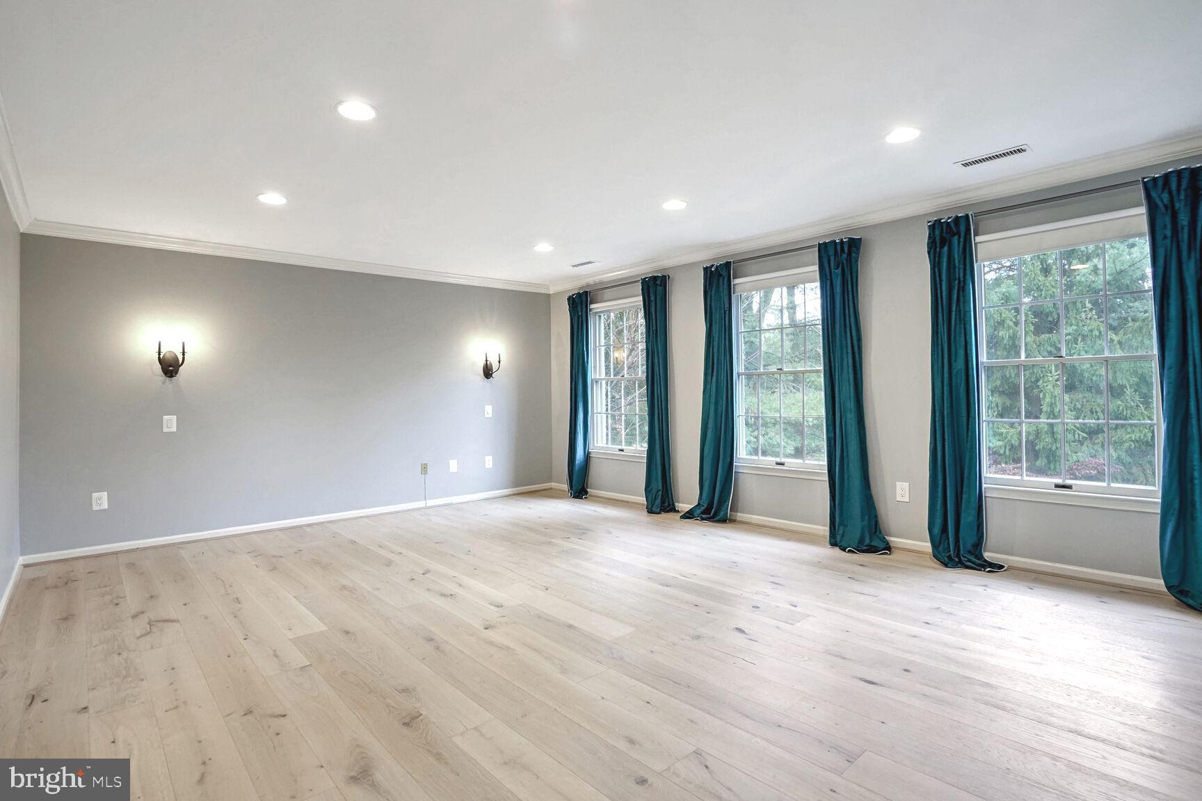 1222 Ranleigh Road McLean, VA 22101 - Photo 25 of 49 an empty room with windows and closet