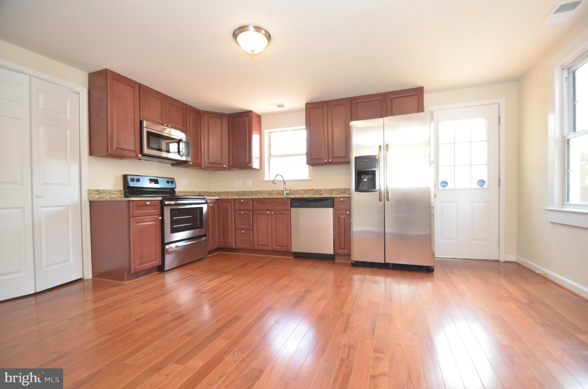 7007 Vismanco Lane Clinton, MD 20735 - Photo 7 of 28 Kitchen