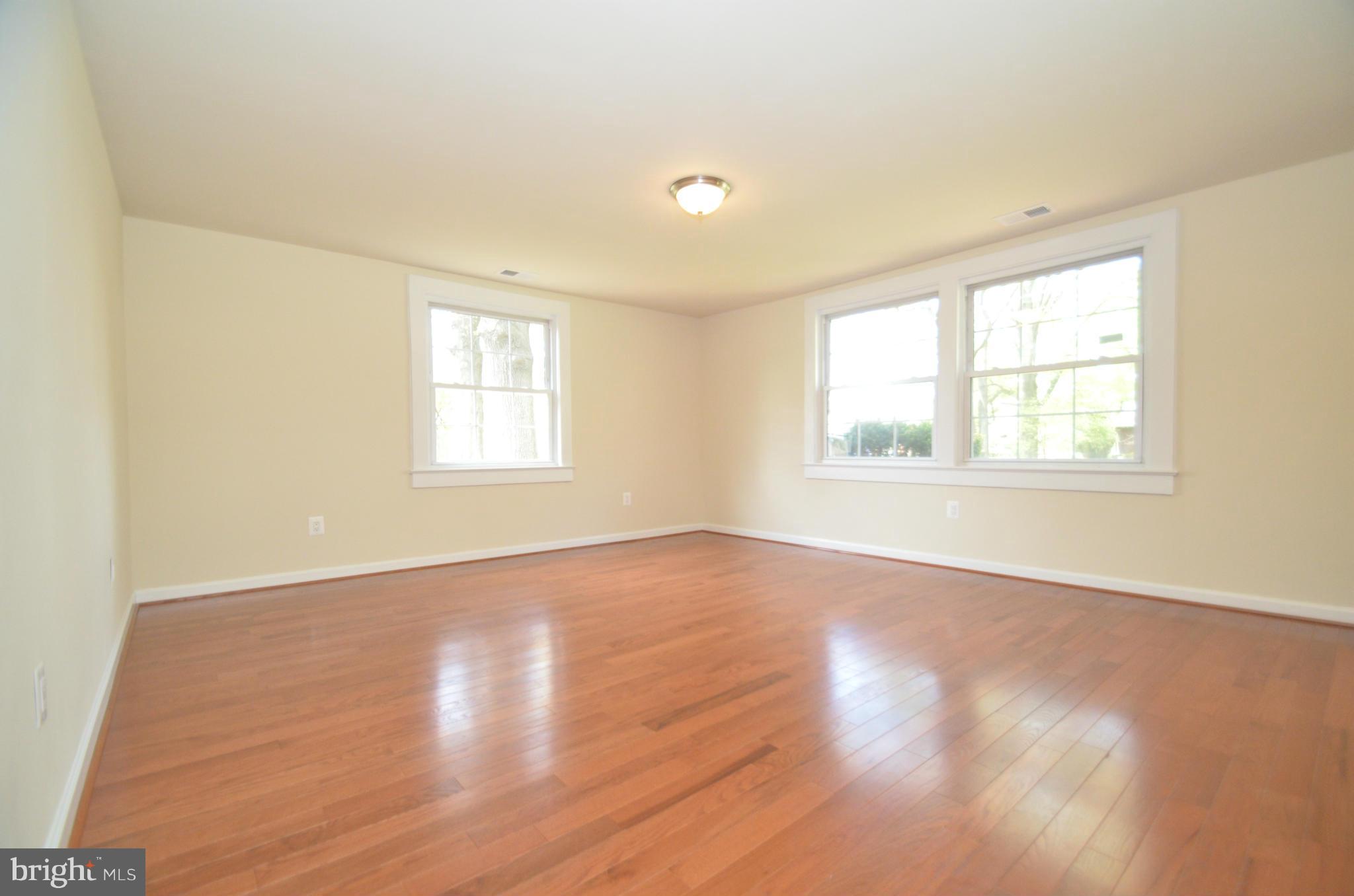 7007 Vismanco Lane Clinton, MD 20735 - Photo 10 of 28 Living Room