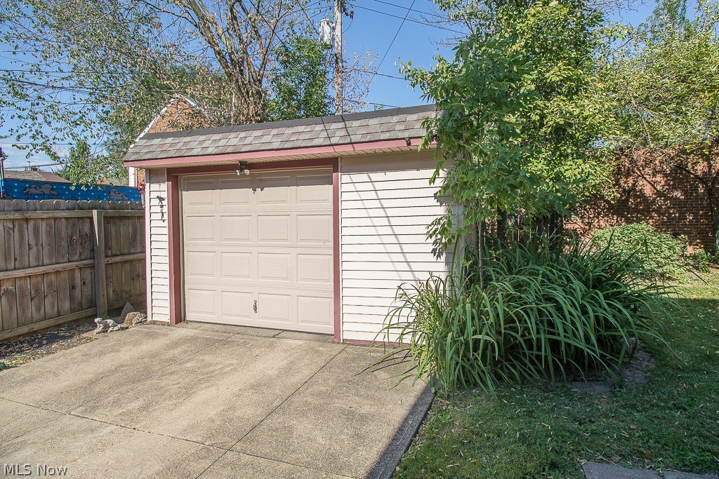 2259 Fenwick Road Cleveland, OH 44118 - Photo 25 of 25 1 1/2 Car Garage