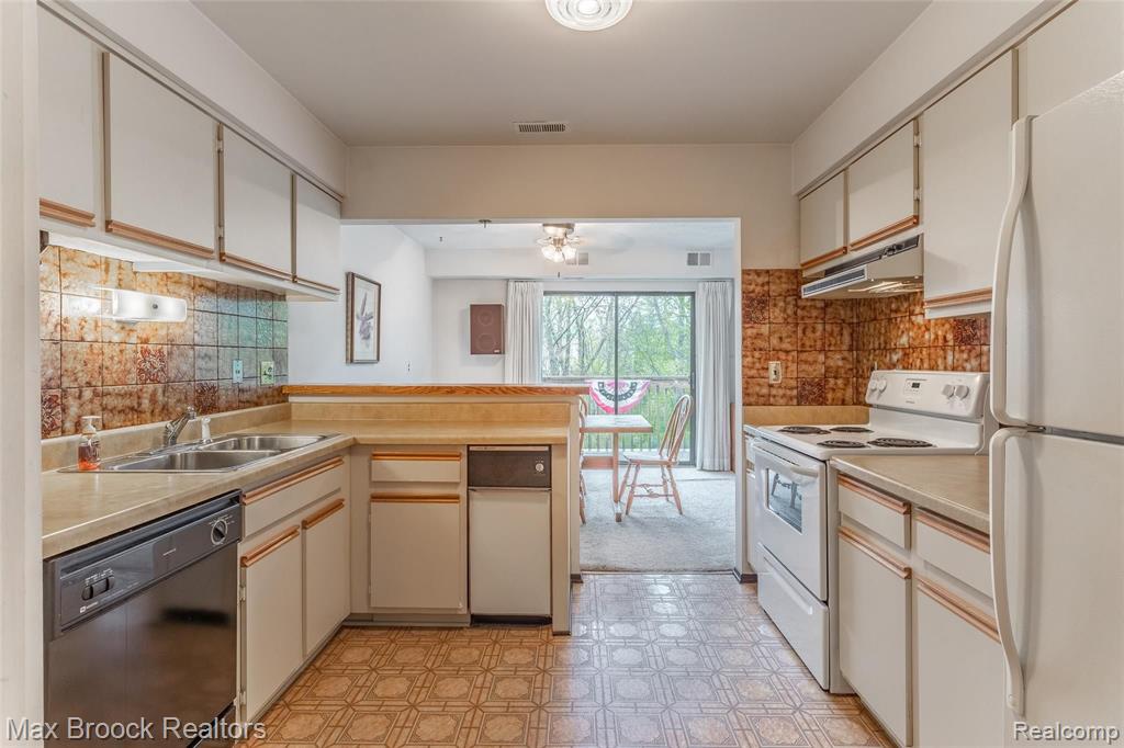 1695 Riverside Drive, Unit 12 Rochester Hills, MI 48309 - Photo 7 of 29