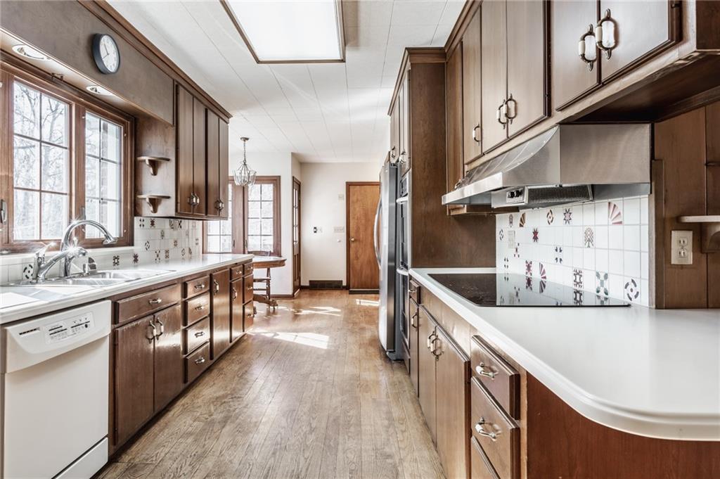 7767 Spring Mill Road Indianapolis, IN 46260 - Photo 18 of 51 Gallery Image 18