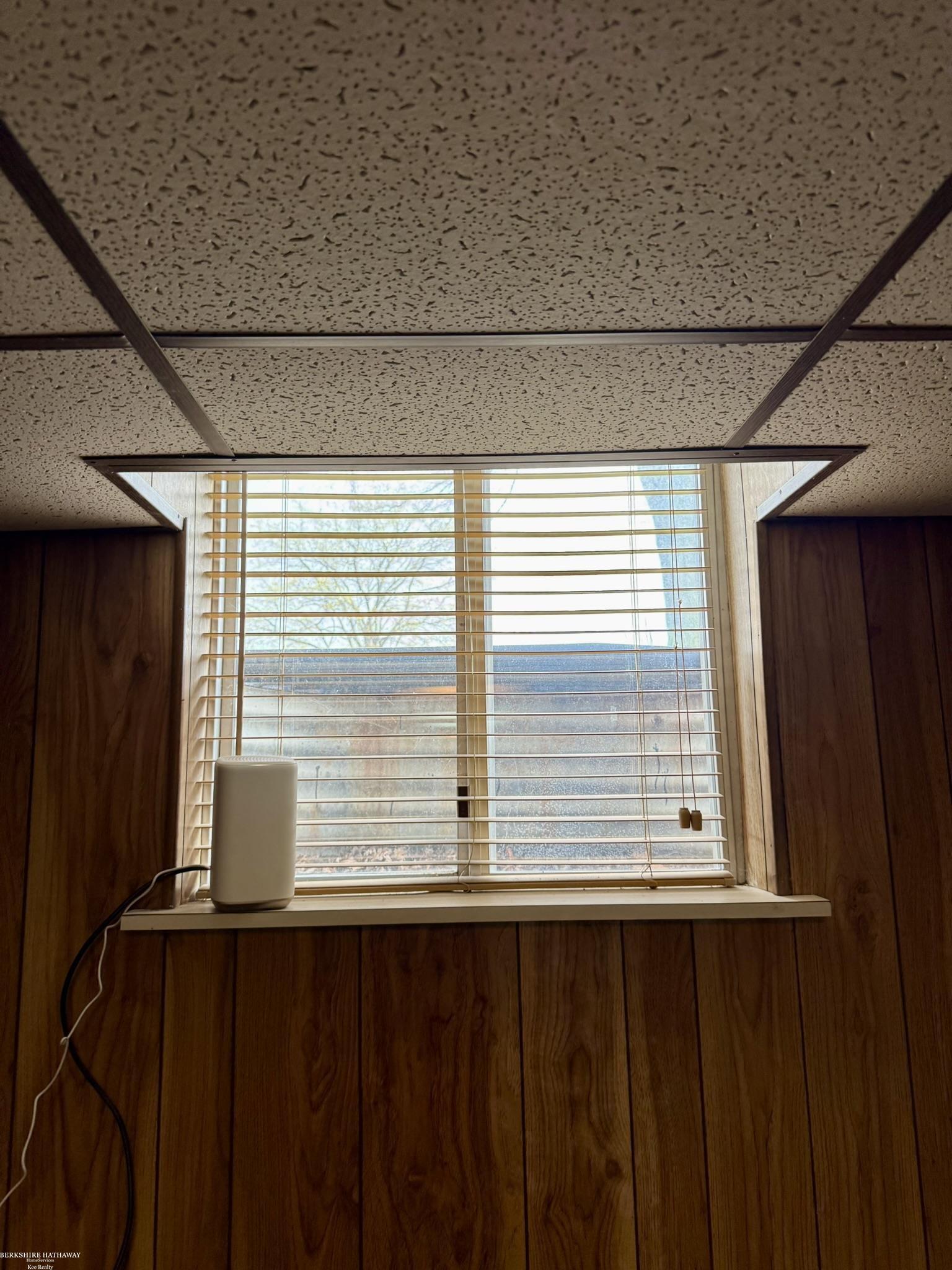 11904 East 14 Mile Road Warren, MI 48093 - Photo 43 of 46 Egress Window