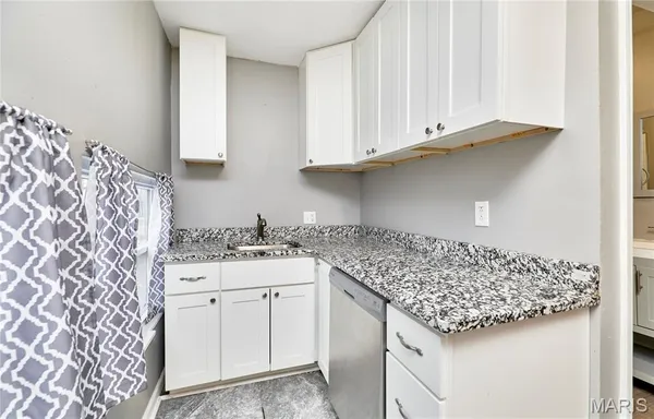 $200,000 | 900 North Elm Avenue, Webster Groves, MO 63119