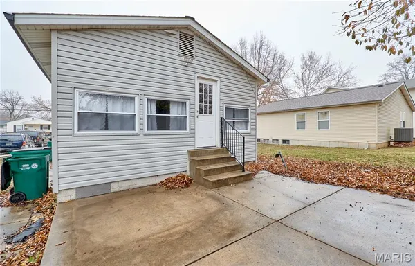 $200,000 | 900 North Elm Avenue, Webster Groves, MO 63119