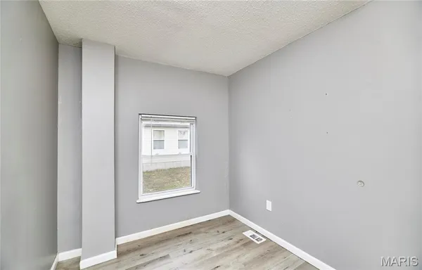 $200,000 | 900 North Elm Avenue, Webster Groves, MO 63119