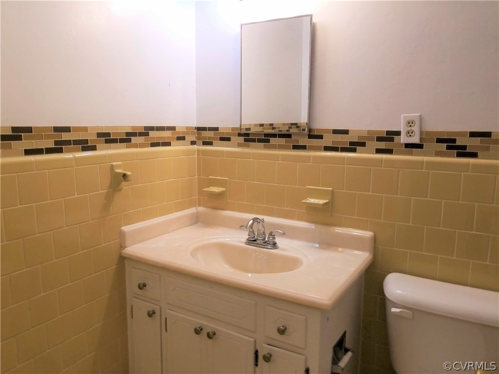 10830 Weybridge Road Chester, VA 23831 - Photo 28 of 33 a bathroom with a sink a toilet and mirror