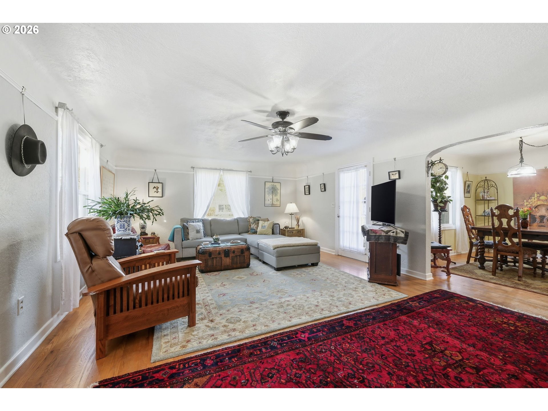 200 Irving Road Eugene, OR 97404 - Photo 7 of 48 Living Room