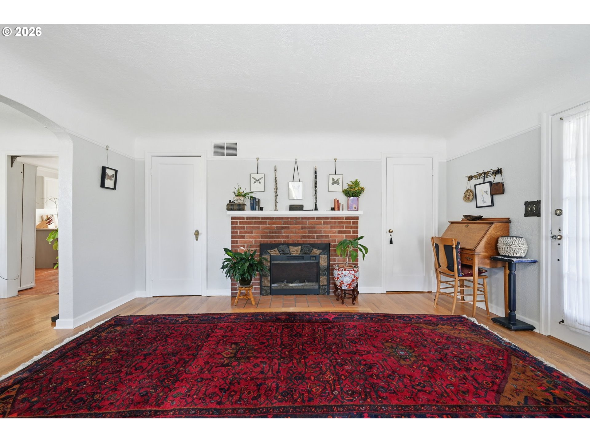 200 Irving Road Eugene, OR 97404 - Photo 8 of 48 Living Room