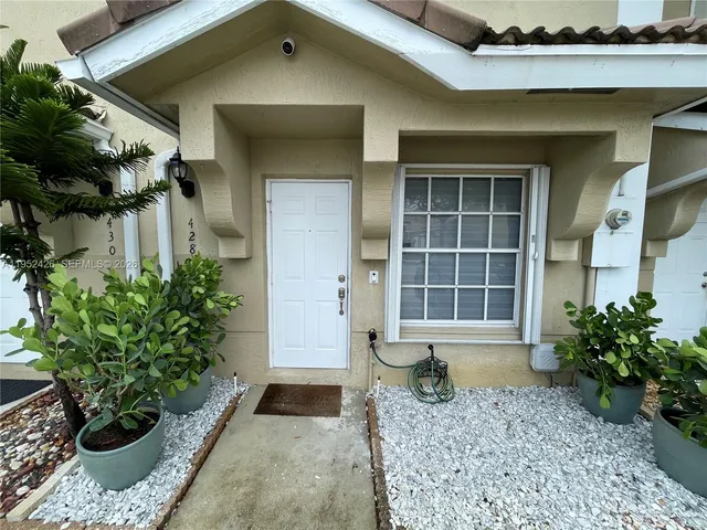 $425,000 | Pembroke Lakes South, Pembroke Pines, FL 33025