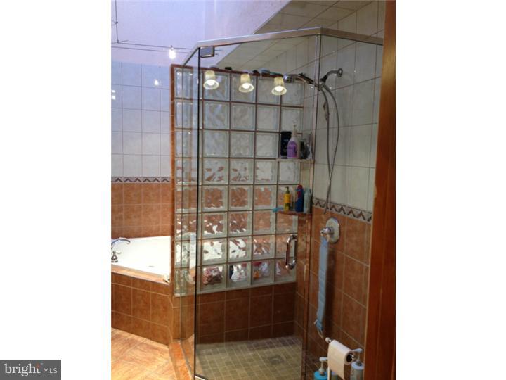 13022 Townsend Road, Unit B2 Philadelphia, PA 19154 - Photo 7 of 17 Master Bathroom