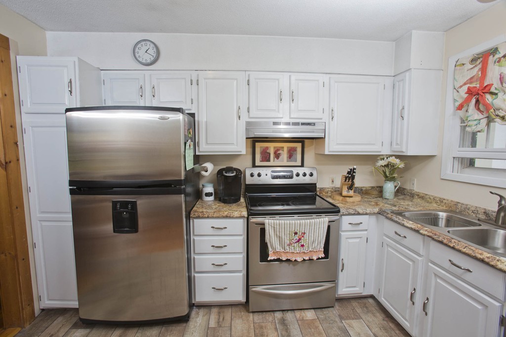 18 Pinnacle Road Monson, MA 01057 - Photo 4 of 28