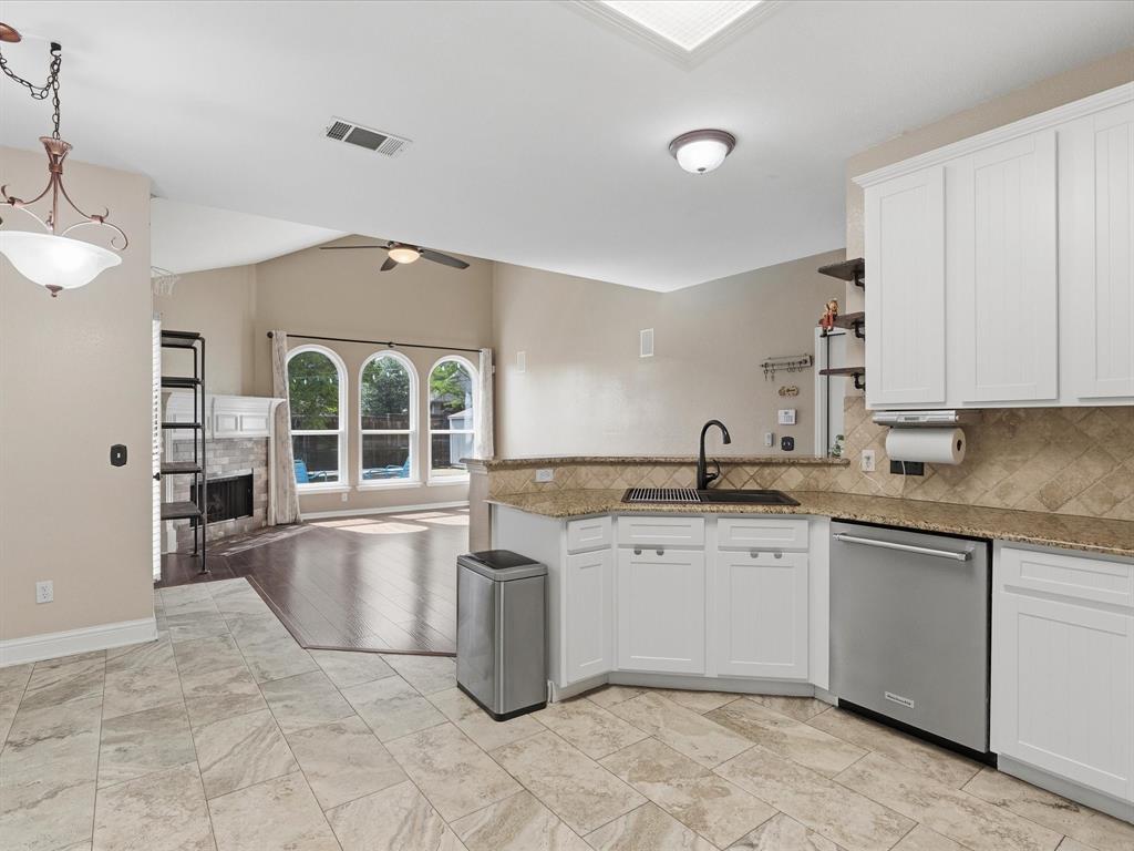 2878 Ridgedale Drive Lewisville, TX 75067 - Photo 8 of 40