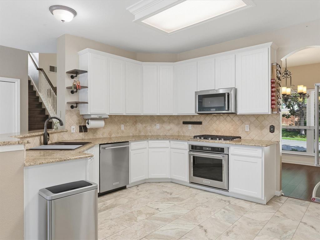 2878 Ridgedale Drive Lewisville, TX 75067 - Photo 9 of 40