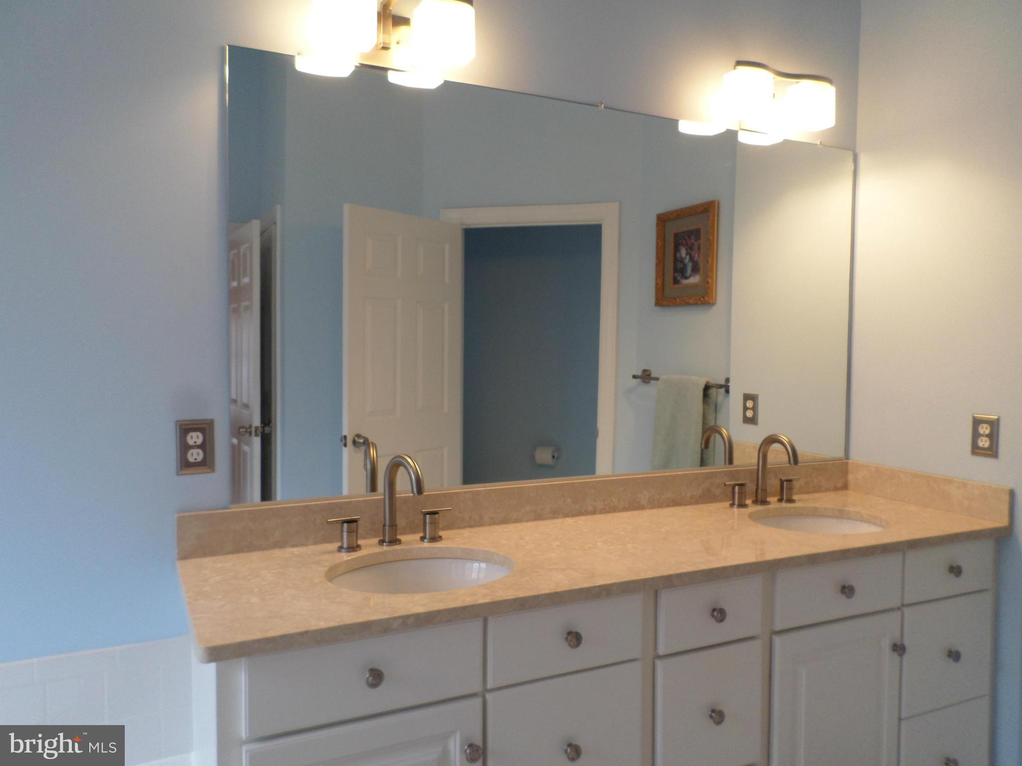 8588 Beatrice Court Springfield, VA 22152 - Photo 15 of 30 Bath (Master)