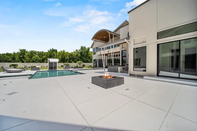 a view of a building with entryway