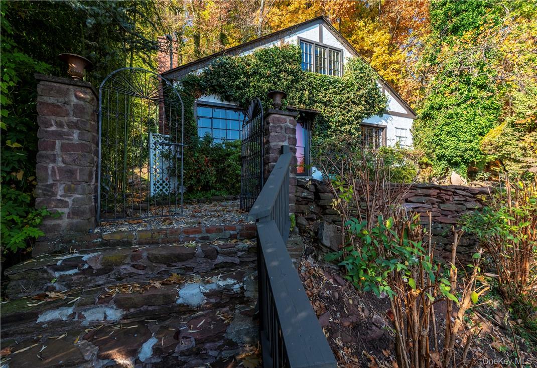 89 River Road Nyack, NY 10960 - Photo 4 of 36