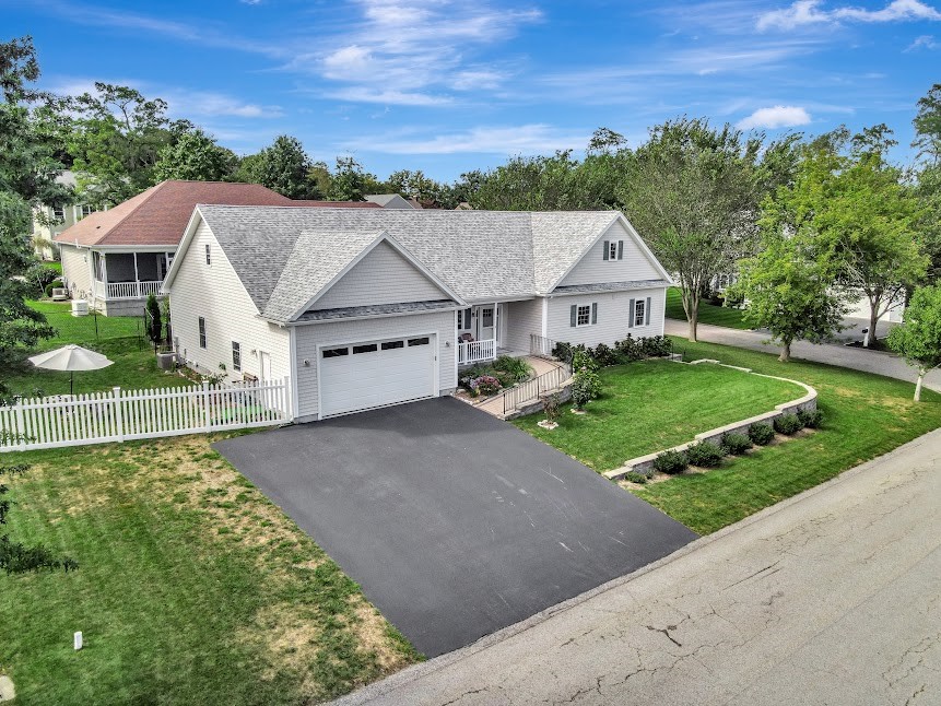 7 Deer Run Road Bristol, RI 02809 - Photo 4 of 42 Gallery Image 4