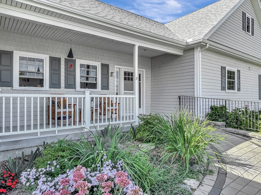 7 Deer Run Road Bristol, RI 02809 - Photo 5 of 42 Gallery Image 5