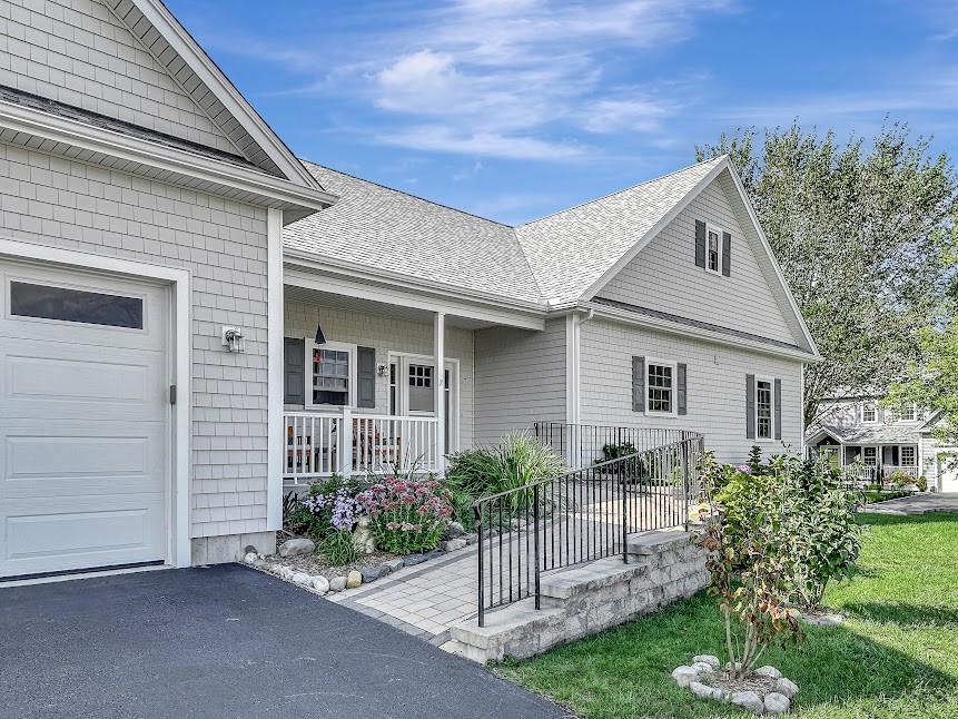 7 Deer Run Road Bristol, RI 02809 - Photo 6 of 42 Gallery Image 6