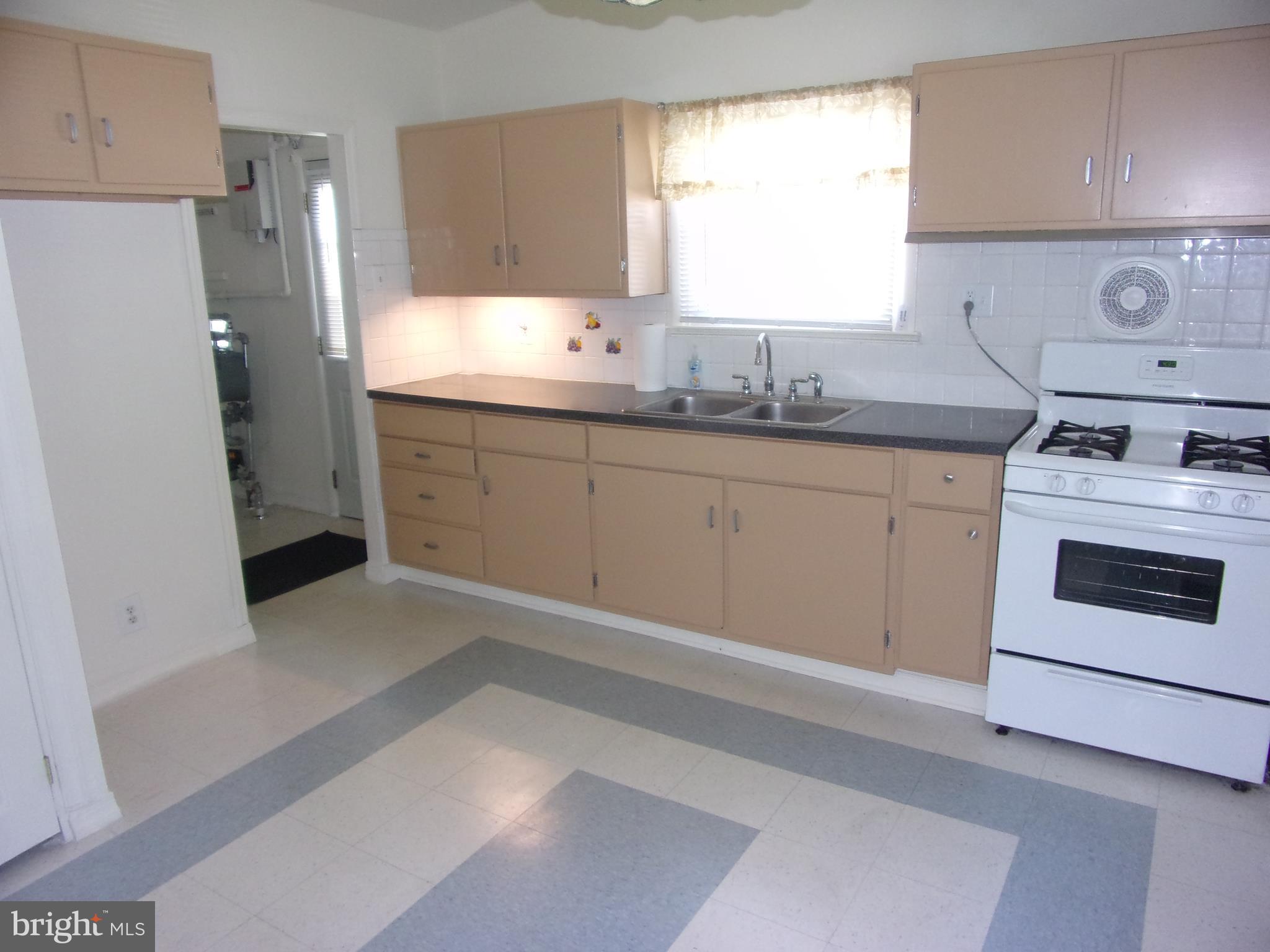 9350 Rising Sun Avenue Philadelphia, PA 19115 - Photo 3 of 13 Kitchen