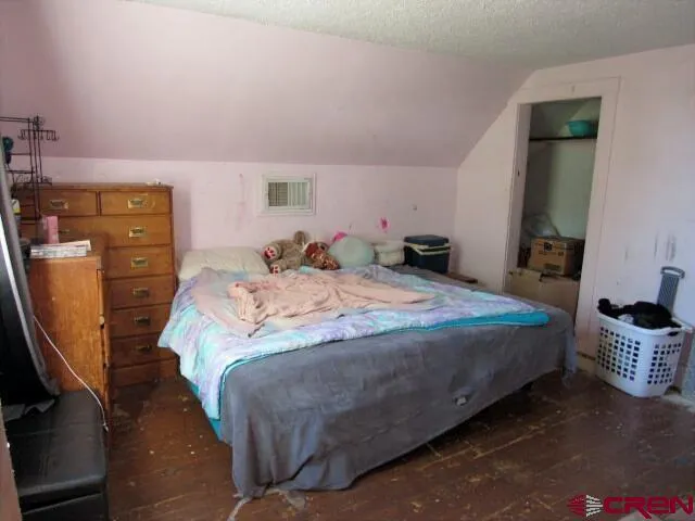 a view of walk in closet