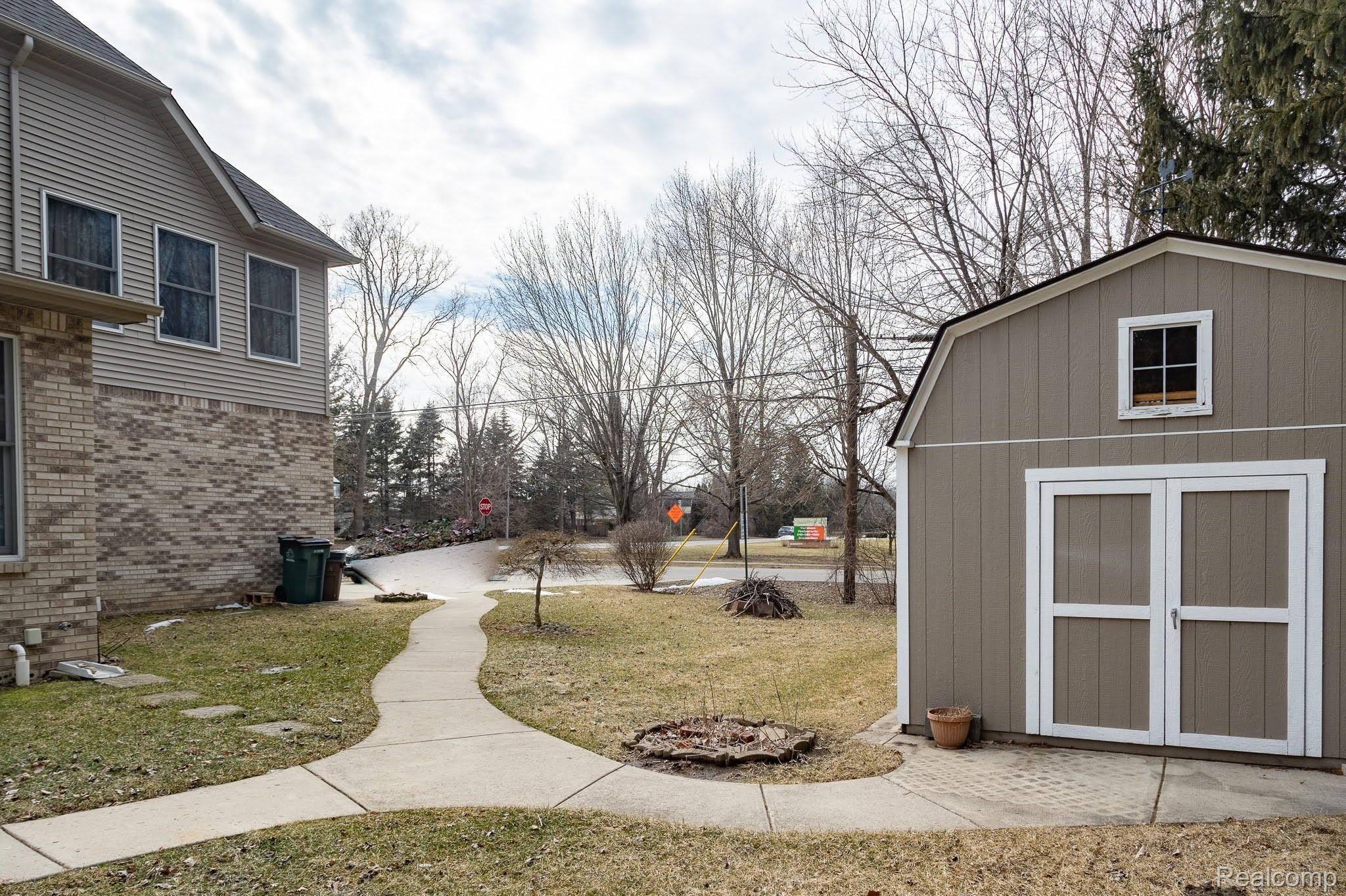 2637 East Square Lake Road Troy, MI 48085 - Photo 34 of 39 125A0163.jpg