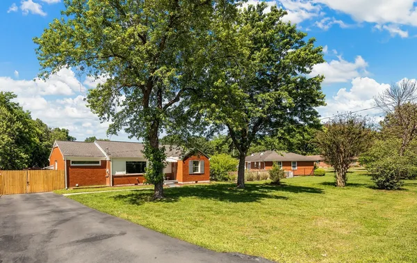 $2,300 | 2118 Crystal Drive, Nashville, TN 37210