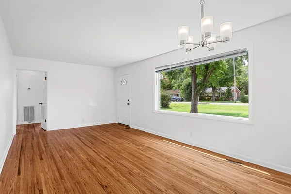 $2,300 | 2118 Crystal Drive, Nashville, TN 37210