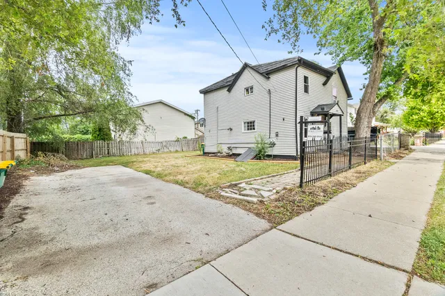 $240,000 | 305 Irving Street, Joliet, IL 60432